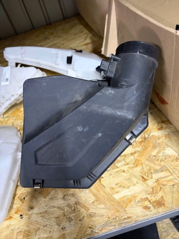 Корпус повітряного фільтра 13718580424 BMW