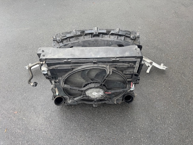 Дифузор (кожух) радіатора охолодження 17428618245 BMW