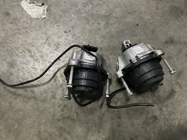 Ліва подушка двигуна 22118483785 BMW