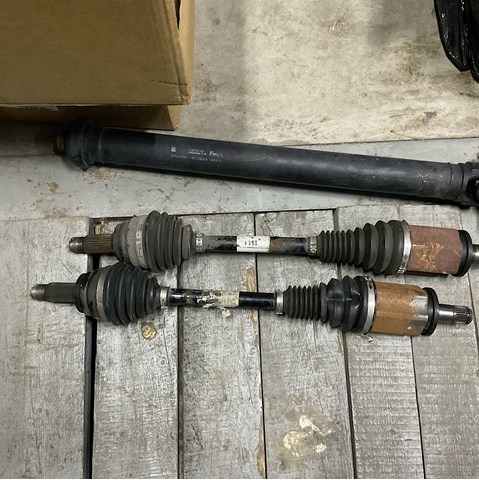 Вал карданний задній, у зборі 26107636785 BMW