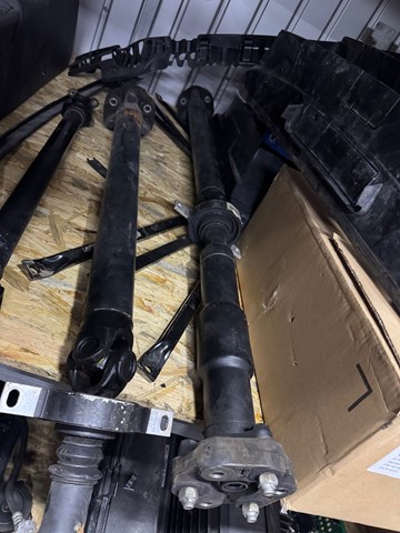 Вал карданний задній, у зборі 26108642909 BMW