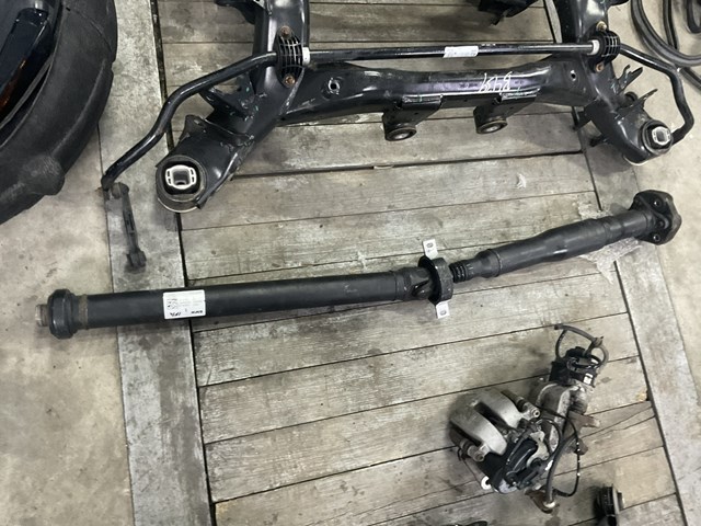Вал карданний задній 26108692247 BMW