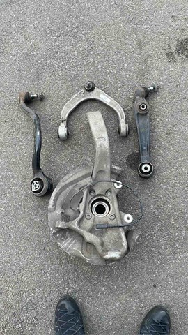 Кулак поворотний передній лівий 31216869869 BMW