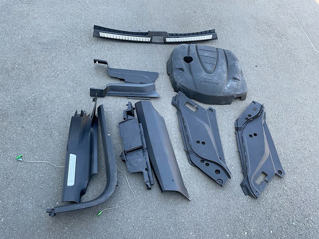 Накладка дверного порогу внутрішня, задня права 31363748 VOLVO