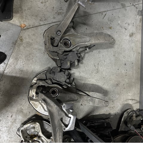 Цапфа поворотного кулака 31476879 VOLVO