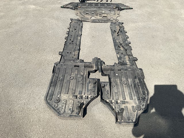 Захист днища, правий 31497352 VOLVO