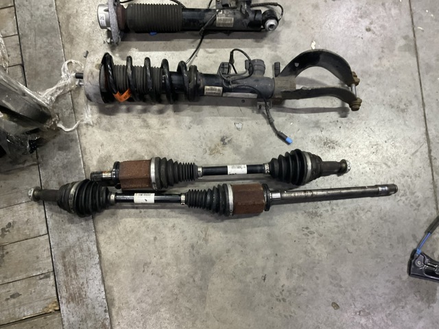 Привід передній правий 31607622914 BMW