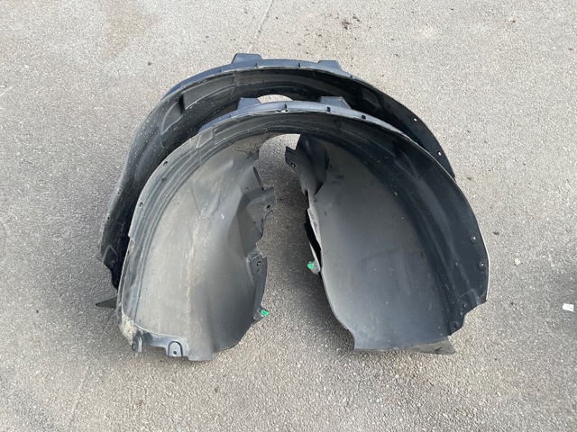 Підкрилки передні праві 32241407 VOLVO