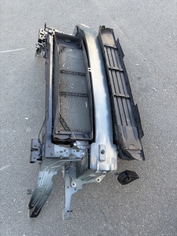 Рамка радіатора ліва 32377055 VOLVO