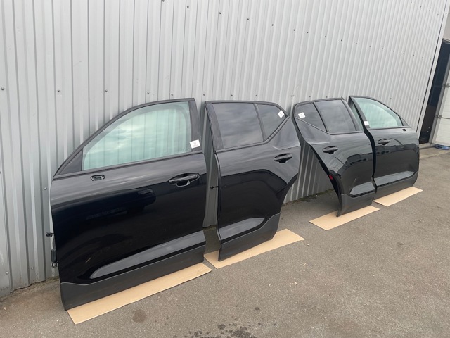 Дверь передня ліва 32399004 VOLVO