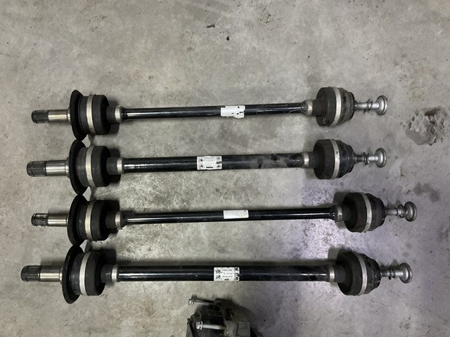 Піввісь задня, права 33208664046 BMW