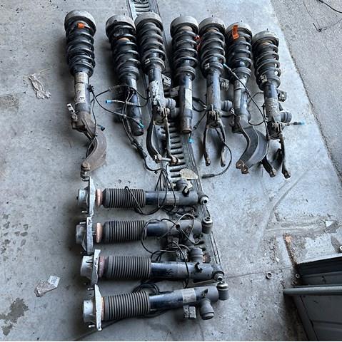 Амортизатор передньої підвіски 37106875084 BMW