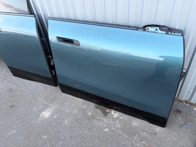 Пасажирські передні двері 41009880292 BMW
