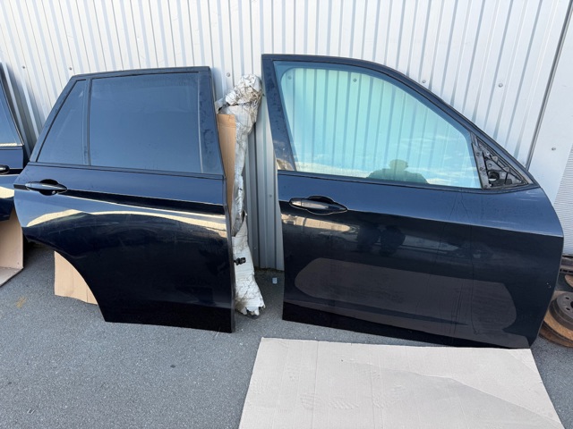 Пасажирські передні двері 41517386738 BMW