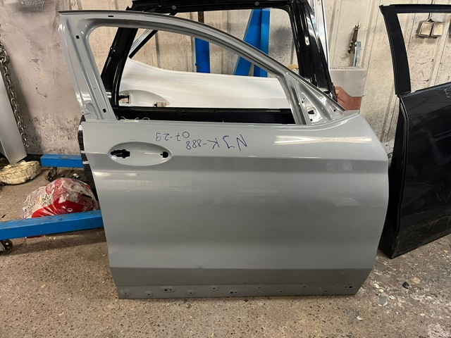 Дверка передня права 41517478340 BMW