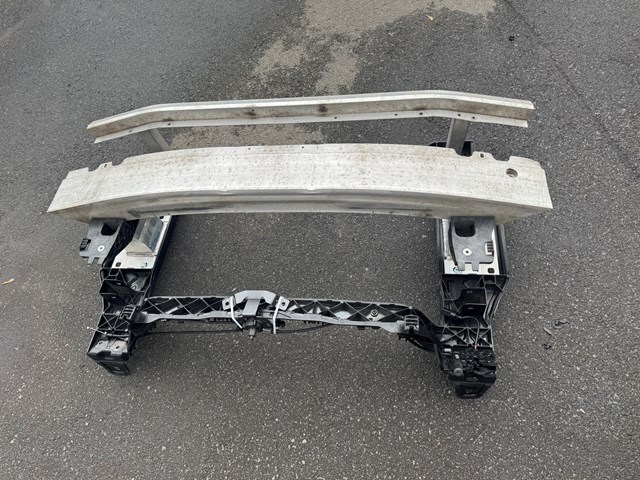 Балка бампера переднього 4KE807109 VAG