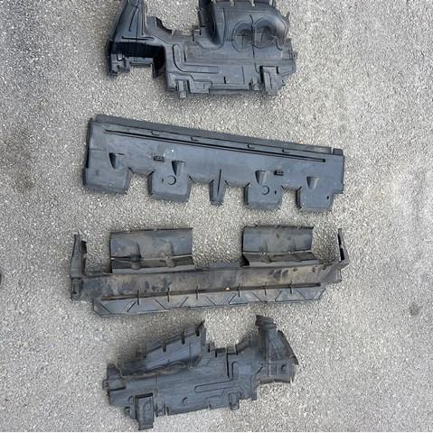 Повітропровід / дефлектор радіатора, правий 4M0121284CK VAG