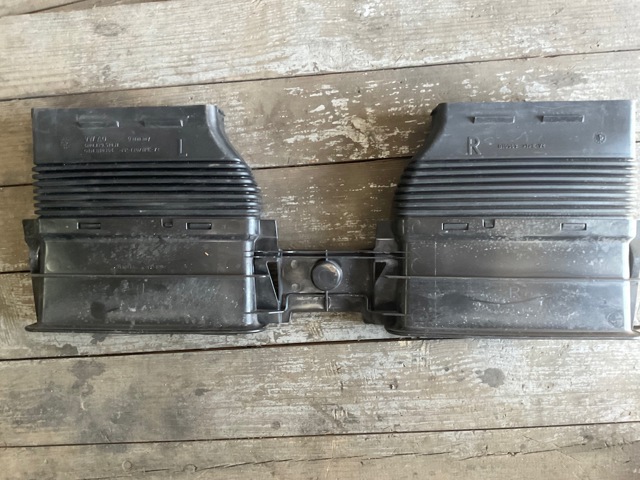 Повітроприймач 4M0129510H VAG