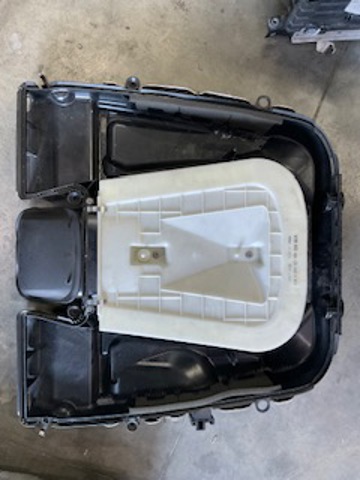 Коробка фільтра 4M0133835H VAG