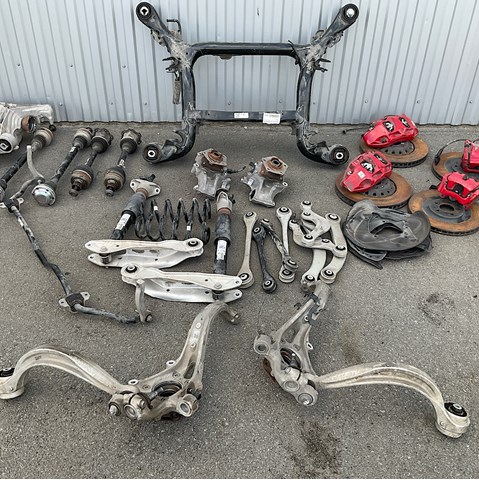 Вісь передня в зборі 4M0407271AD VAG
