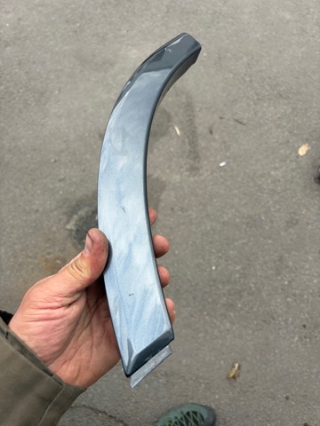 Молдинг арки колеса заднього, лівий 4M0854819EGRU VAG