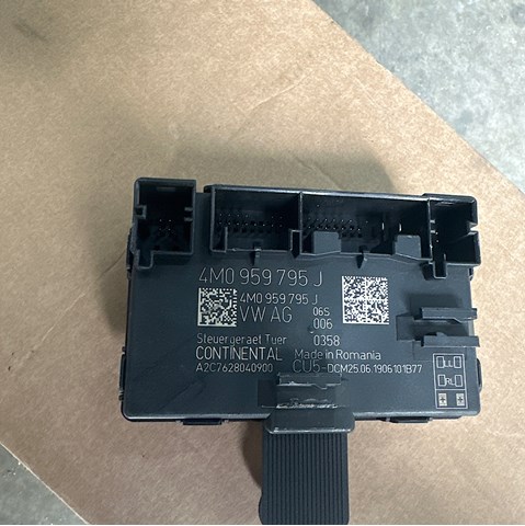 Блок комфорту задніх дверей 4M0959795J VAG