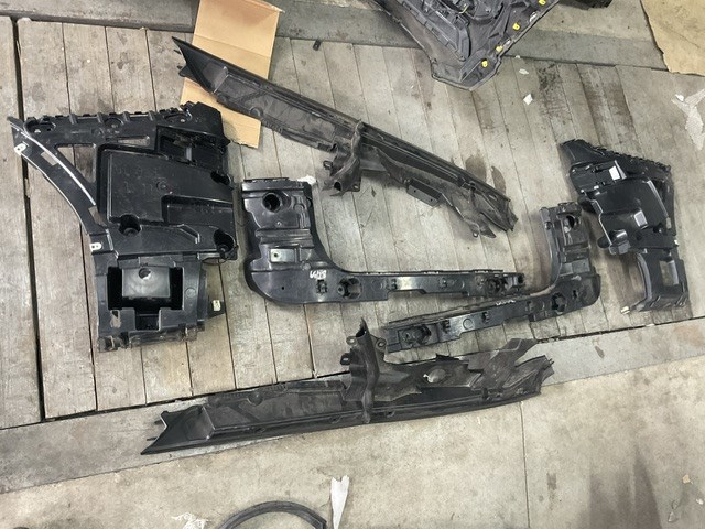 Направляюча заднього бампера, ліва 51127400667 BMW