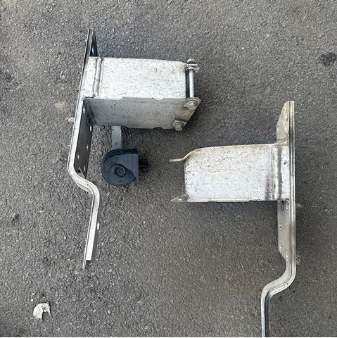Кронштейн підсилювача переднього бампера 51647294508 BMW