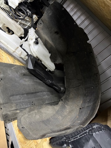 Підкрилок задній правий 51717340930 BMW