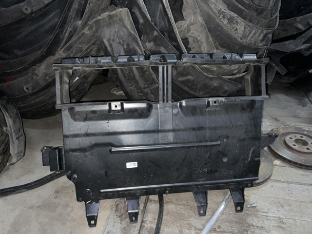 повітропровід радіатора 51748738428 BMW