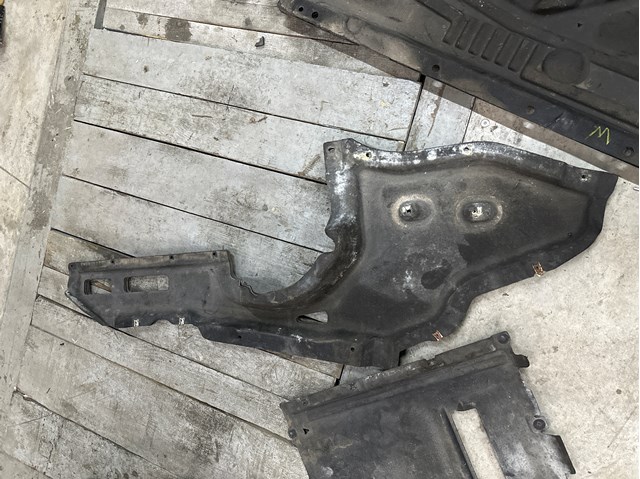 Захист днища передній лівий 51757325390 BMW