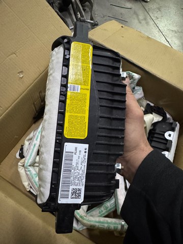 Подушка безпеки бокова 7P6880204F VAG