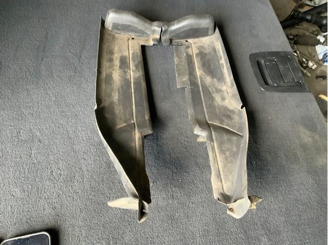 Ущільнювач капота 8U0821169 VAG