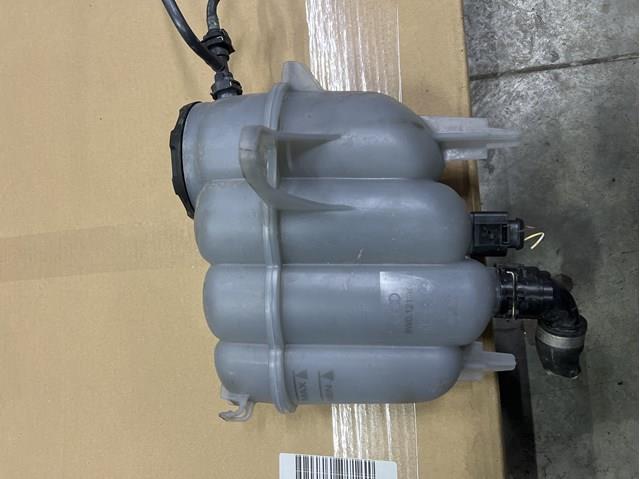 Розширювальний бачок охолодження 8W0121405L VAG