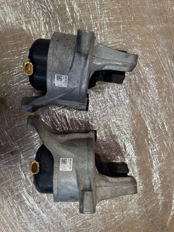 Ліва подушка двигуна 8W0199371CP VAG