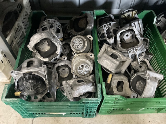 Права подушка мотора 8W0199372CP VAG