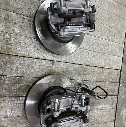 Гальмо дискове переднє 8W0615301AA VAG