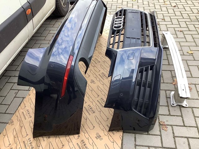 Решітка переднього бампера, центральна 8W08076839B9 VAG