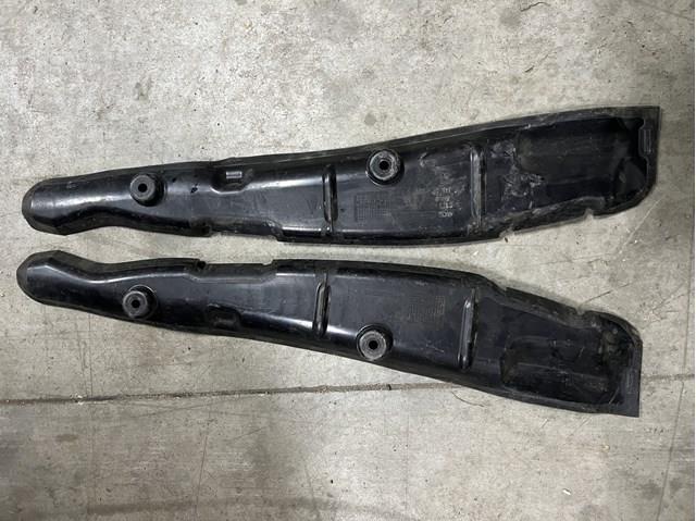 Ущільнювач крила 8W0821111 VAG