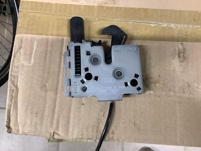 Замок кришки капота 8W0823509 VAG