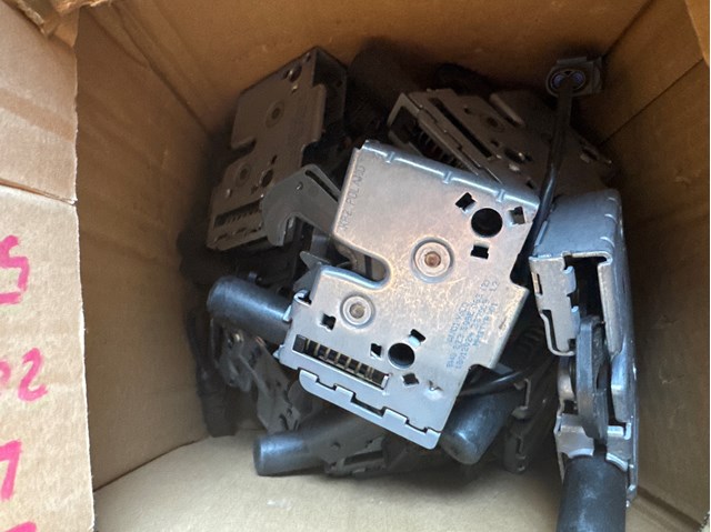 Замок капота 8W0823509E VAG