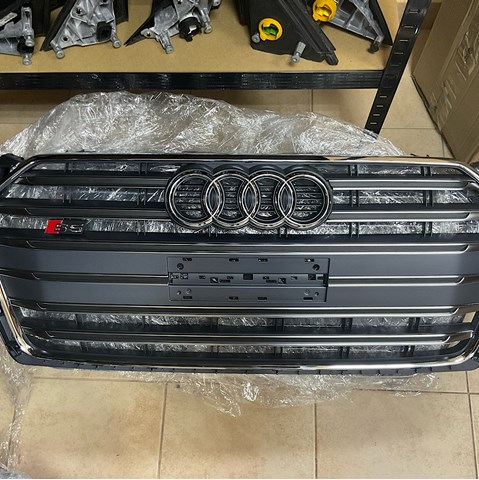 Захисна решітка радіатора 8W6853651ATRP5 VAG