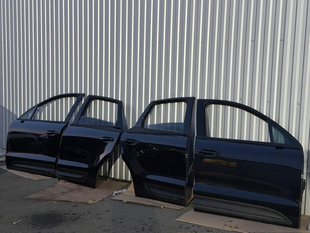 Водійські двері 95B831021BGRV PORSCHE