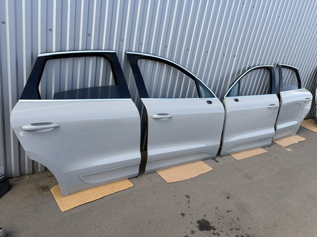 Пасажирські передні двері 95B831022BGRV PORSCHE