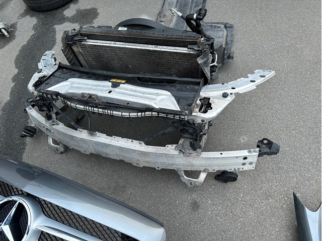 Кронштейн підсилювача переднього бампера A2056200395 MERCEDES