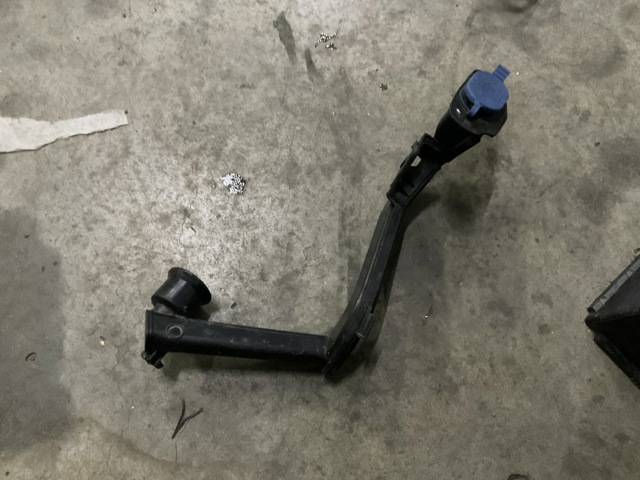 Горловина бачка омивача A2138600164 MERCEDES