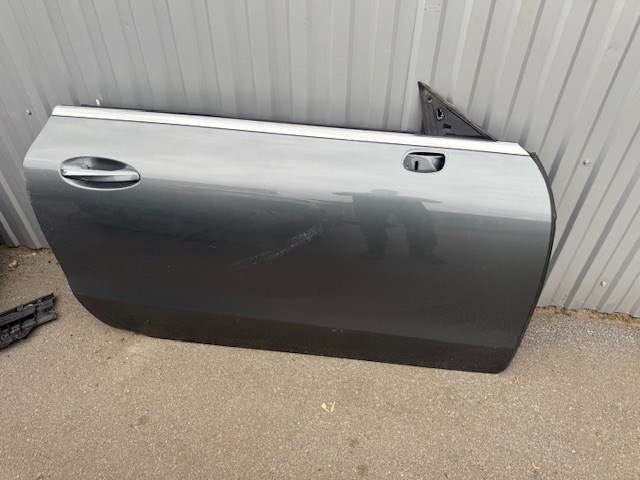 Пасажирські передні двері A2387209807 MERCEDES