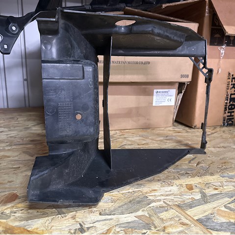 Спойлер бампера LR038055 LAND ROVER