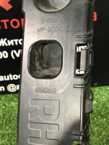 Кронштейн бампера заднього, правий 42562896 GM