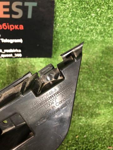 Кронштейн бампера заднього, правий KT4Z17D942A FORD